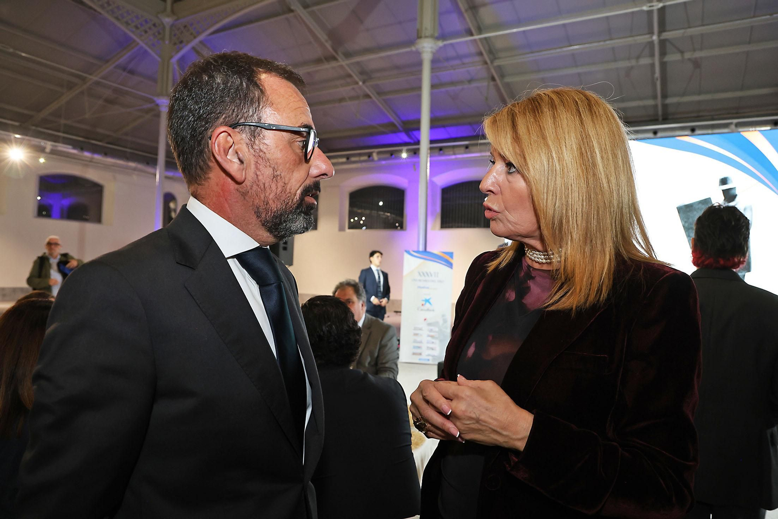 Imágenes de los invitados a la gala de los  37 premios Onubenses del Año