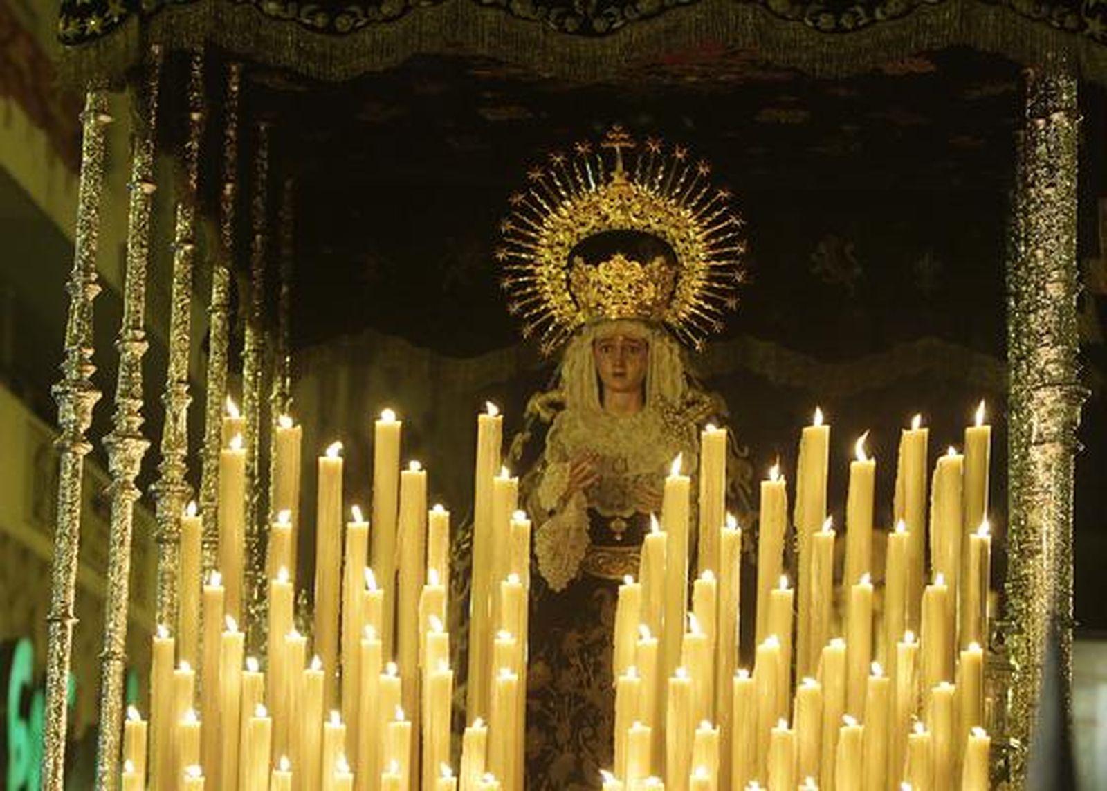 Sevilla acompaña a Montserrat

Foto: Jose Angel Garcia