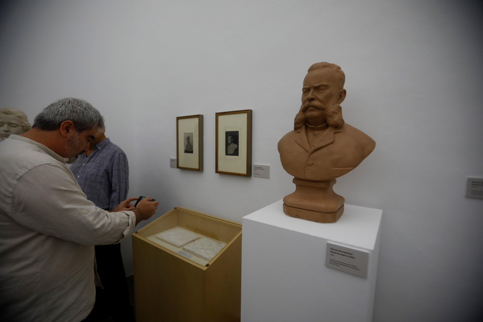 La exposición 'Mateo Inurria: retratos y dibujos', en imágenes