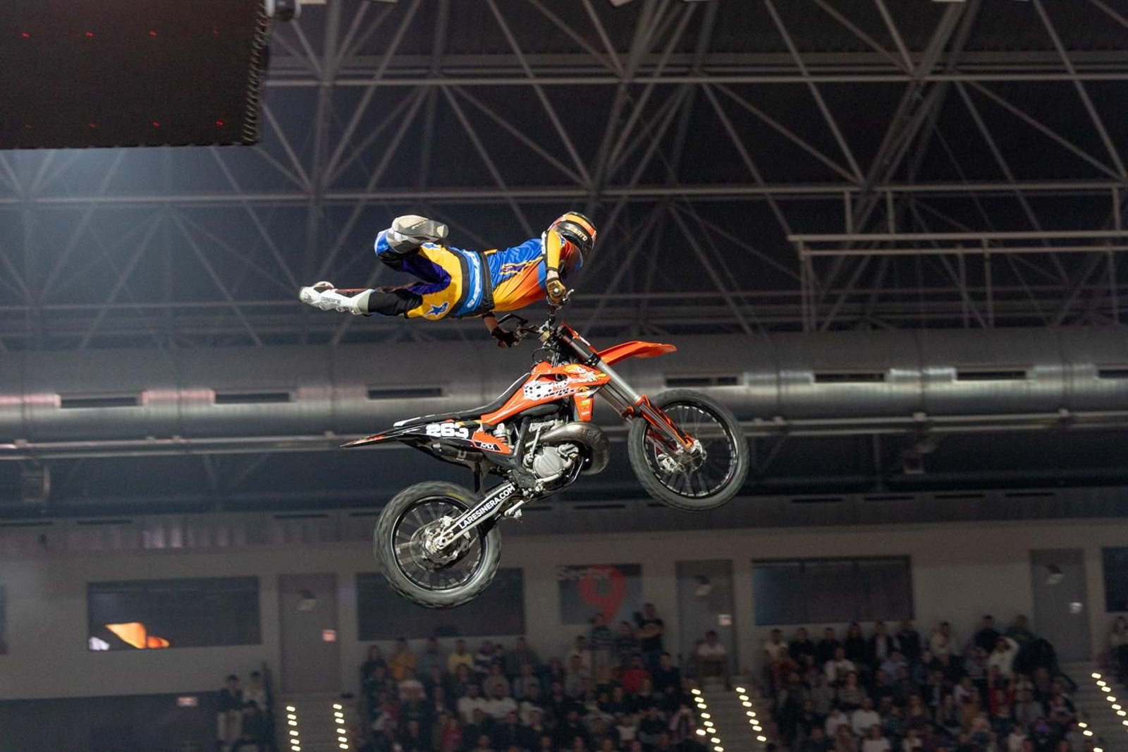 En imágenes: el Soloflow Freestyle enamora en Jaén con acrobacias y espectáculo en estado puro