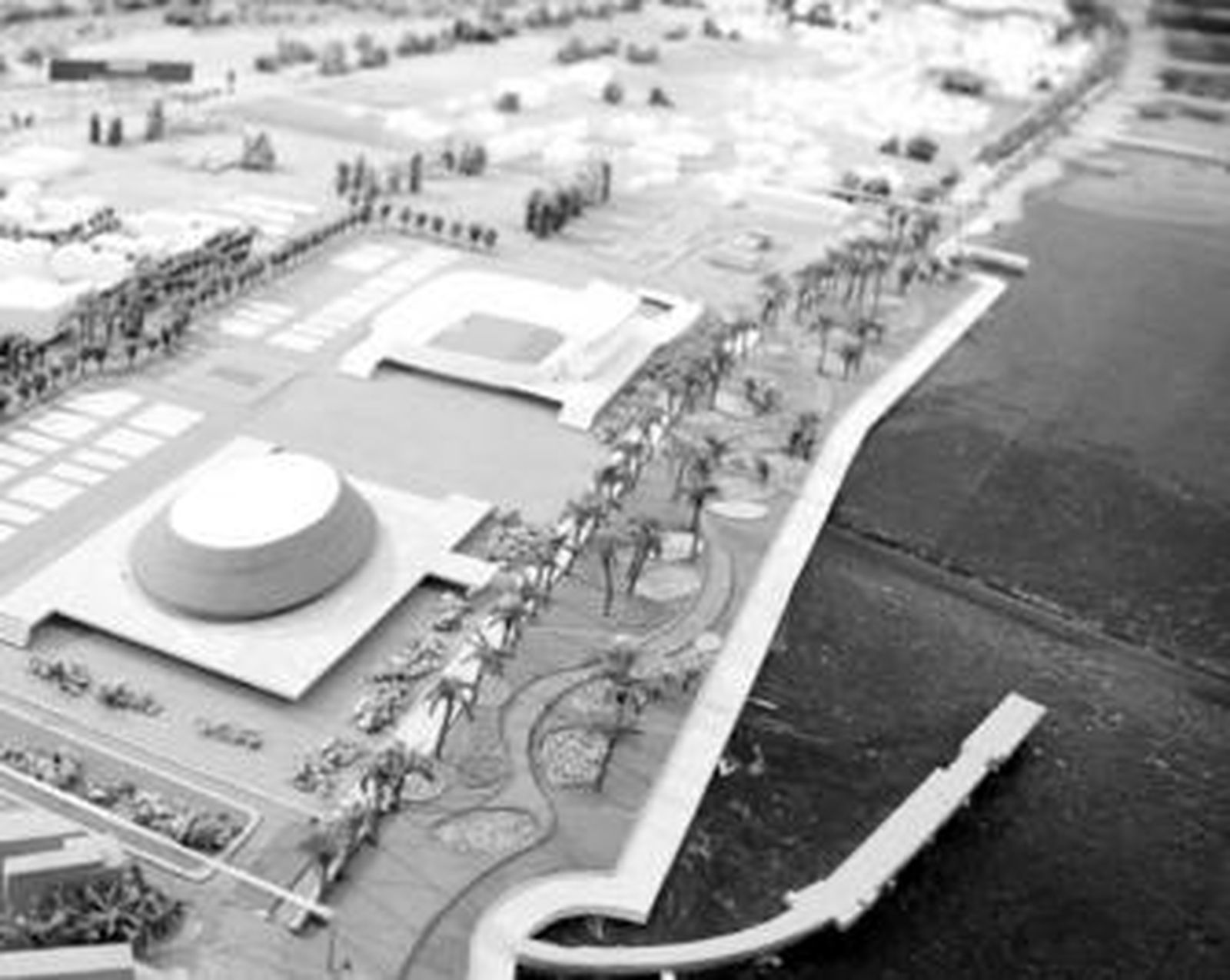 Hasta la fecha, las maquetas sólo han "sugerido" el paseo marítimo, pendiente aún de diseño.