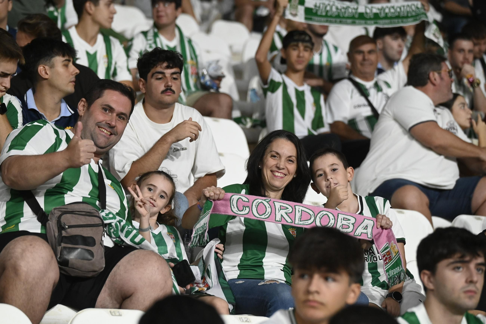 Las mejores fotos del ambiente en El Arcángel para el Córdoba CF - Racing de Santander