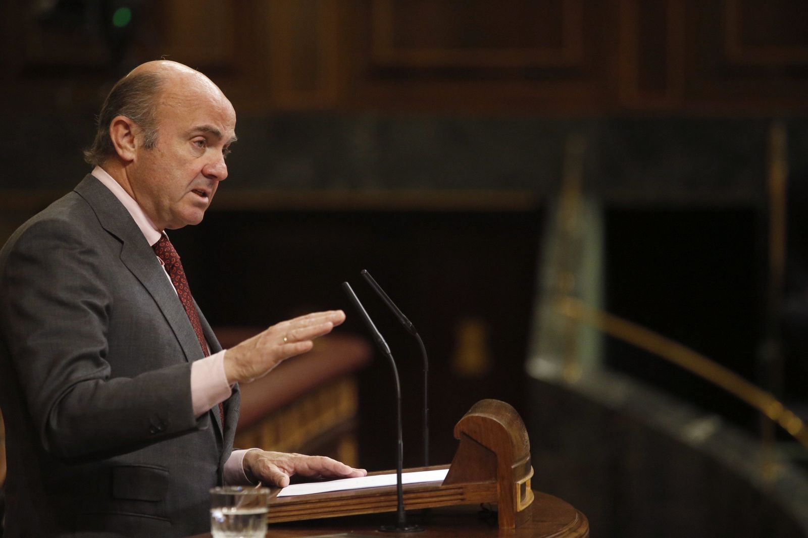 El ministro de Economía, ayer, en el Congreso.