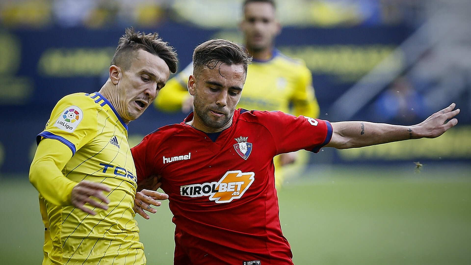 Partido de fútbol entre  Cádiz C.F. y C.A. Osasuna