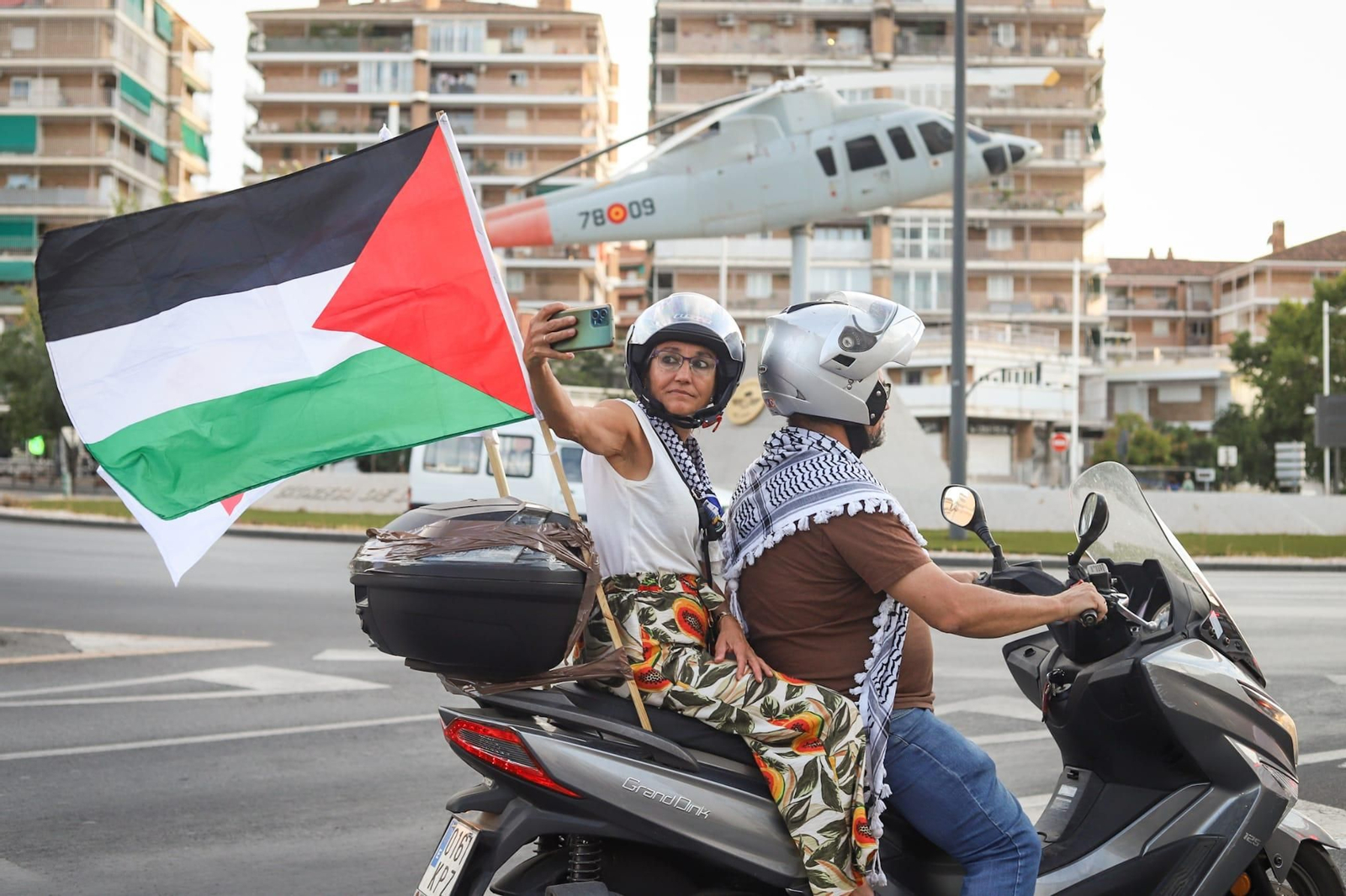 Una caravana solidaria recorre Granada en defensa de Palestina