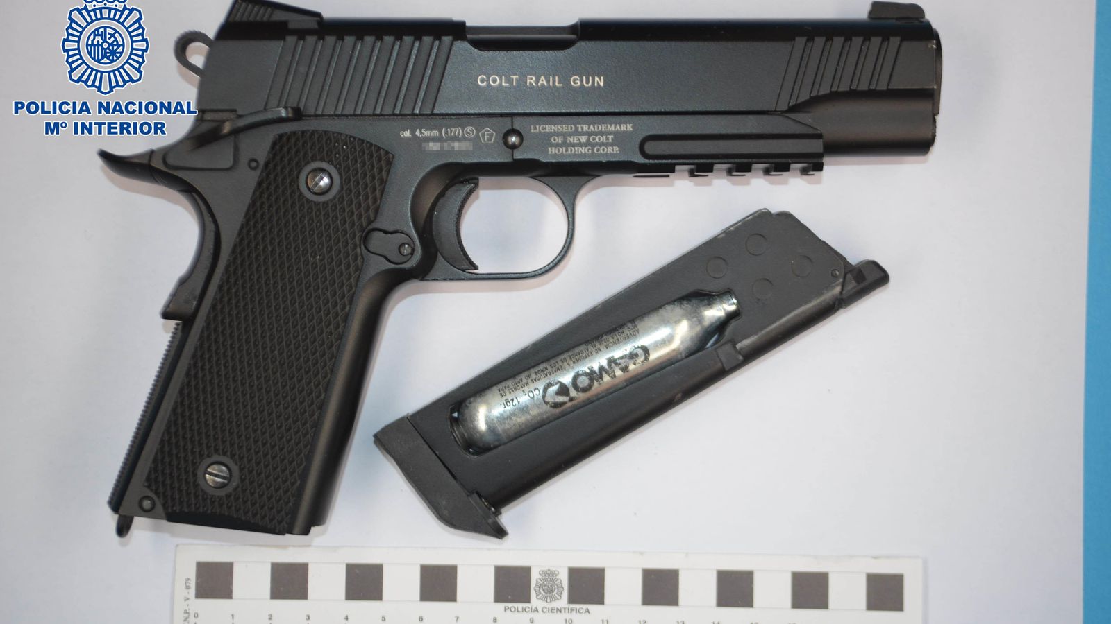 Pistola con la que el detenido intimidaba para ejecutar los robos.