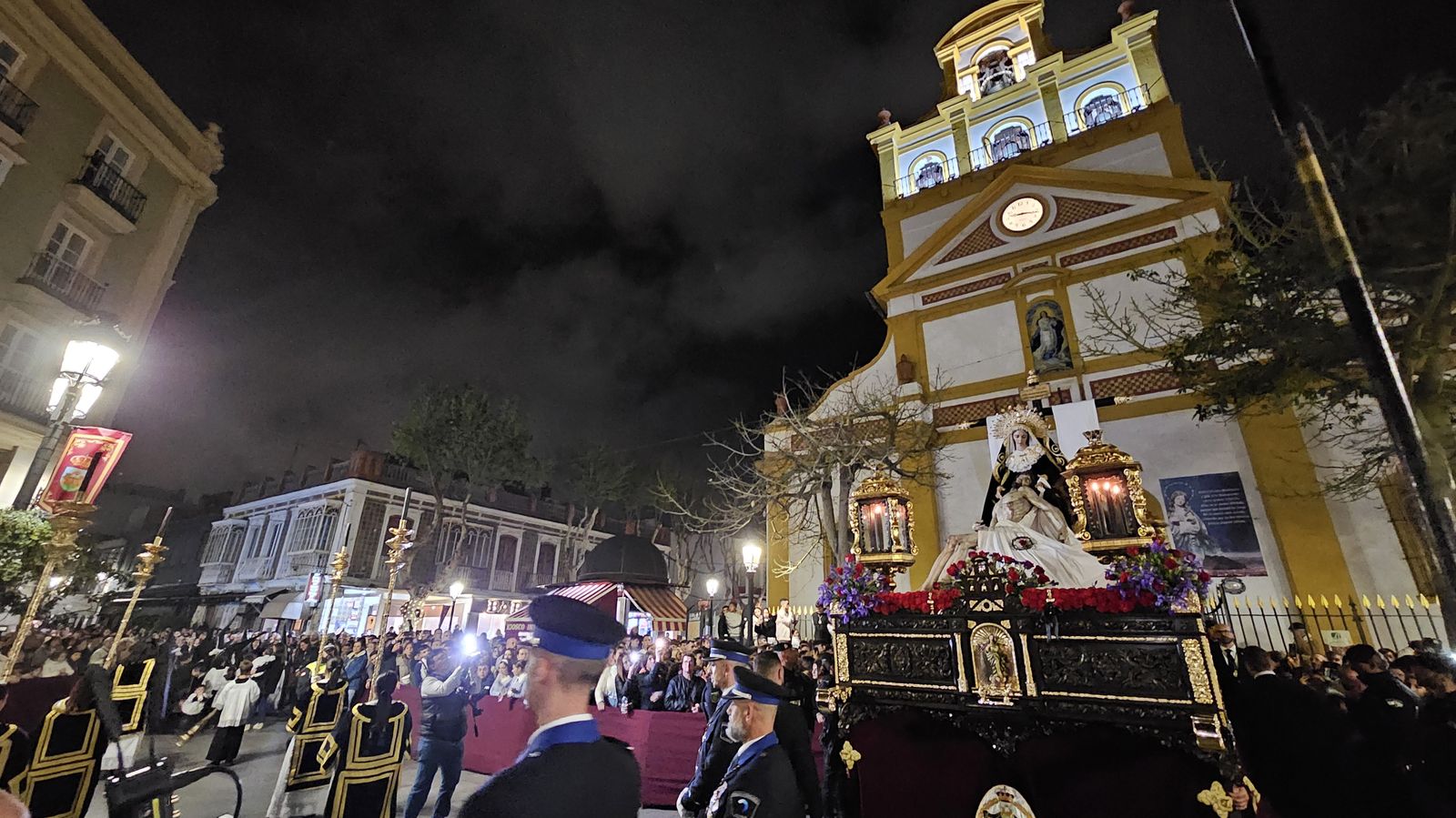 Fotos del Jueves Santo en La Línea: Perdón y la Salud, Gran Poder y Angustias