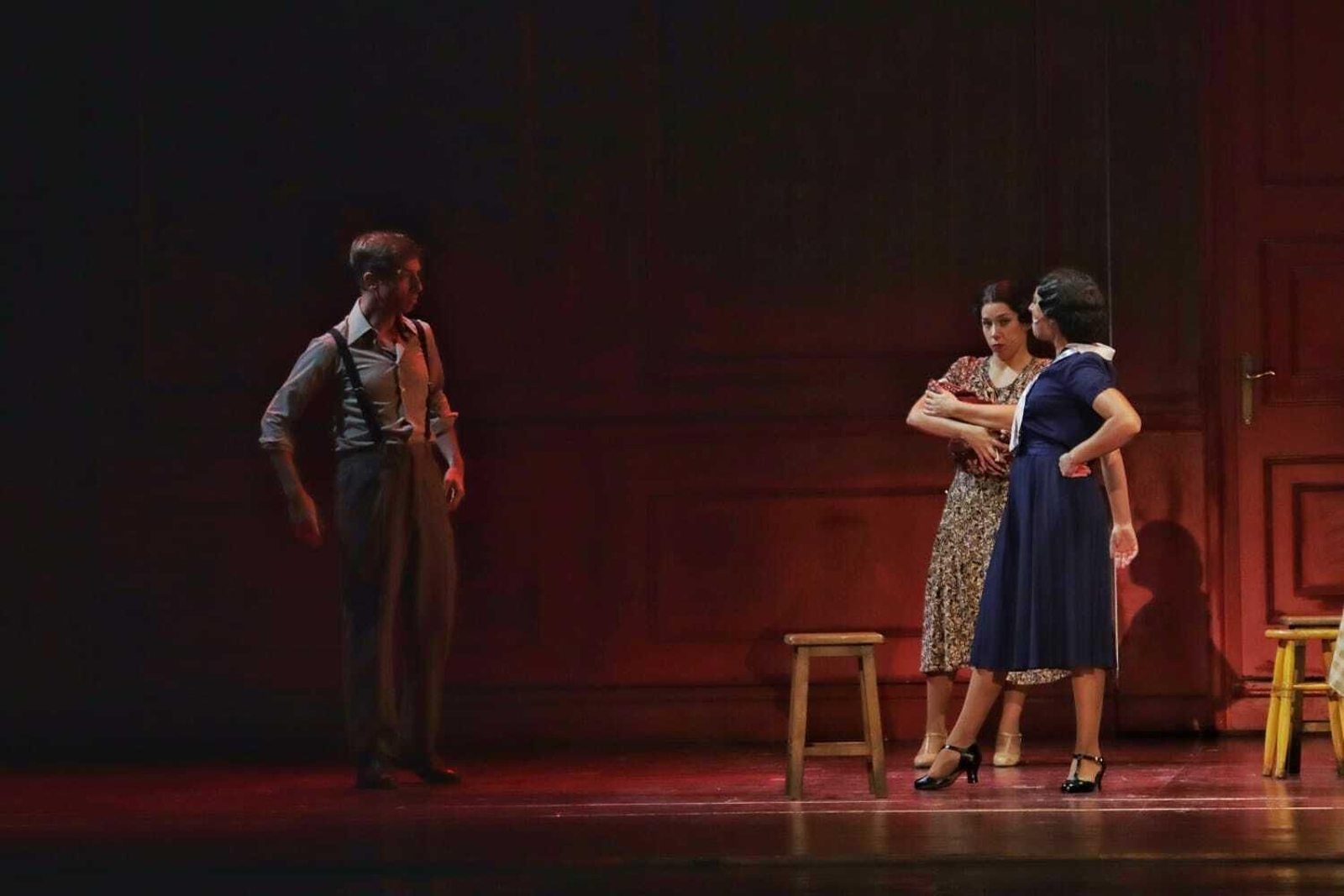 El musical 'El tiempo entre costuras', en el Teatro Cervantes hasta 10 de septiembre, en imágenes