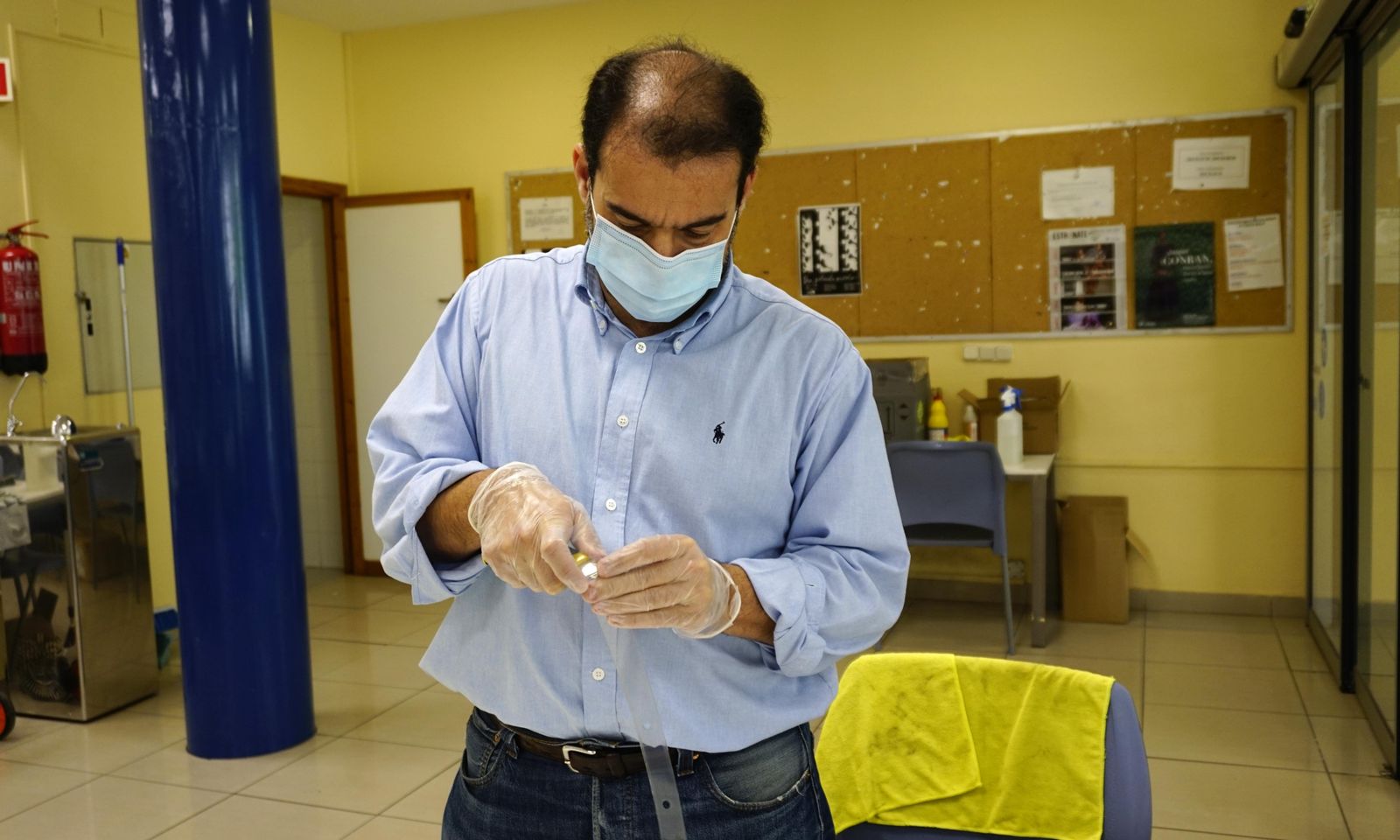 Coronavirus en Sevilla: El Fablab de la Escuela de Arquitectos fabrica mil mascarillas al día.