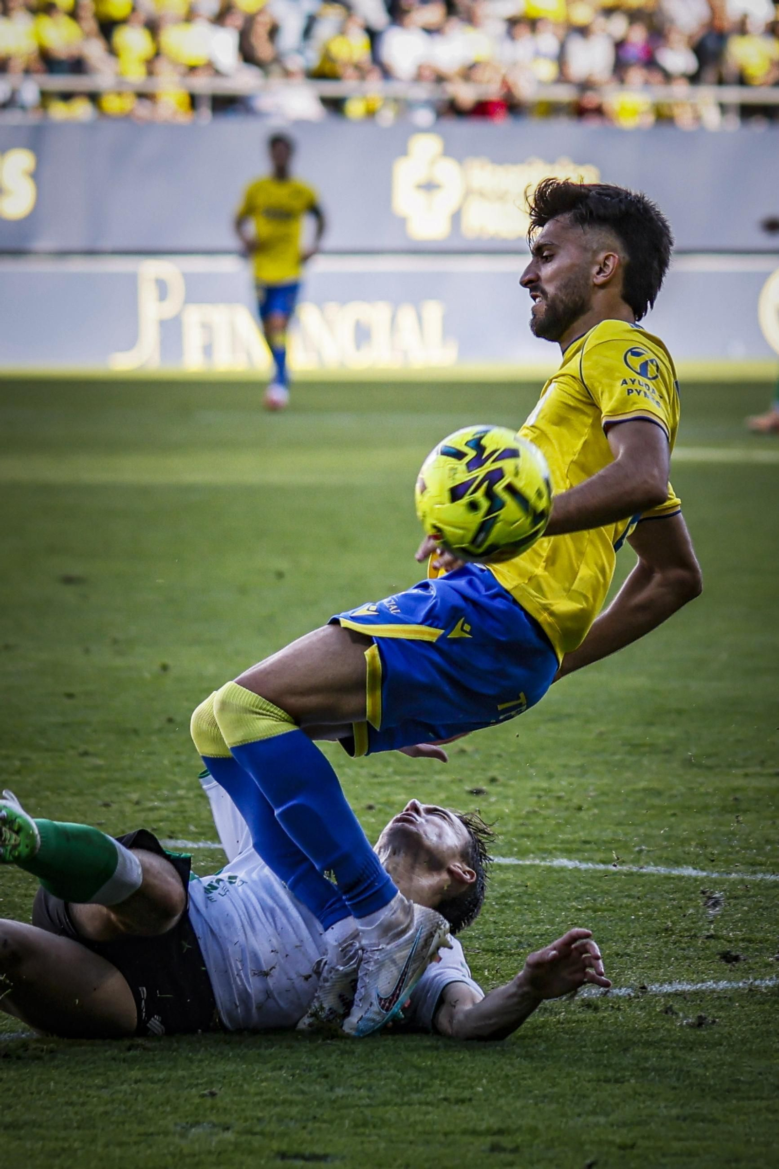 Búscate entre las imágenes del partido de fútbol Cádiz CF - Racing de Santander