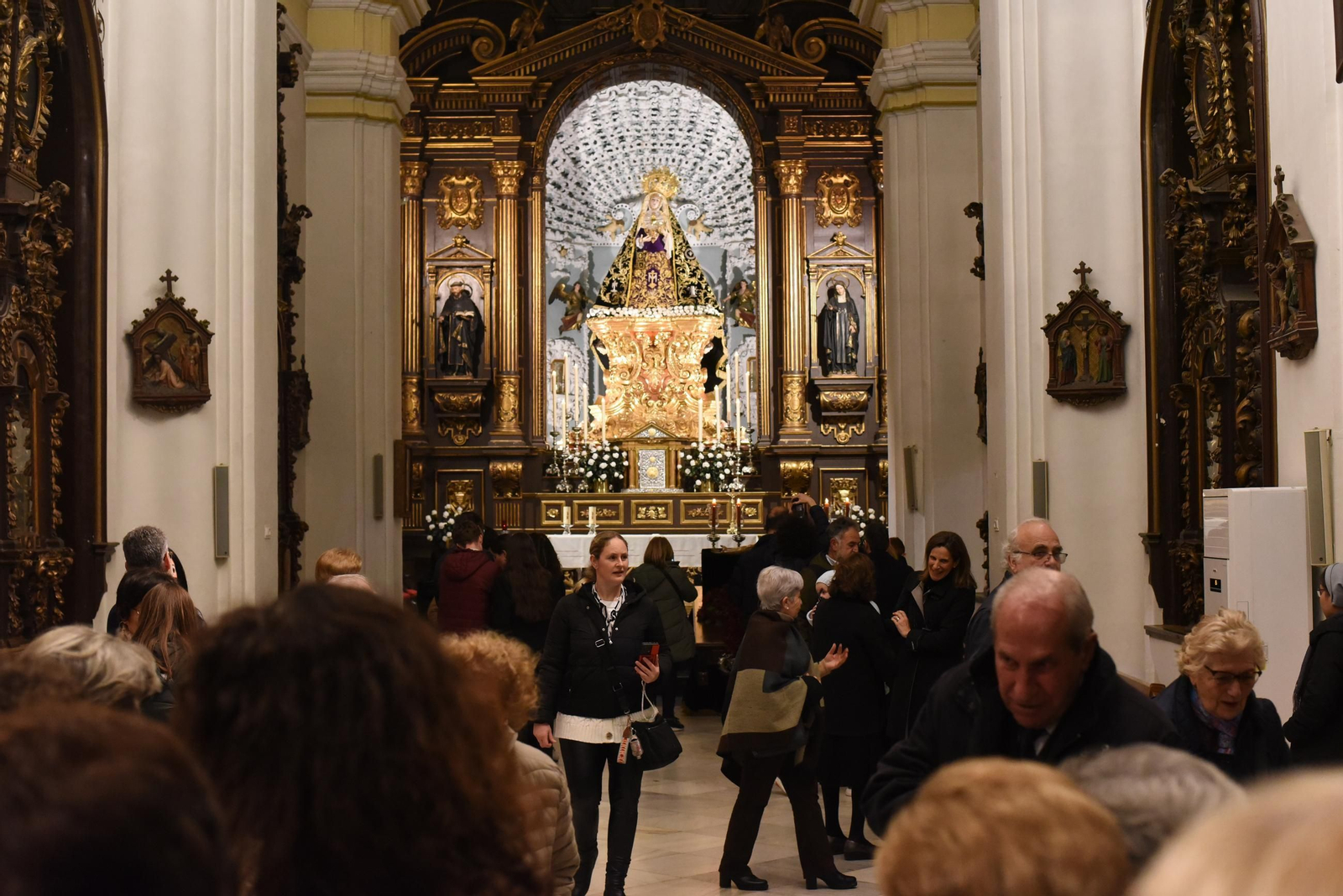 Las mejores imágenes del vía crucis del Cristo de la Clemencia en Córdoba