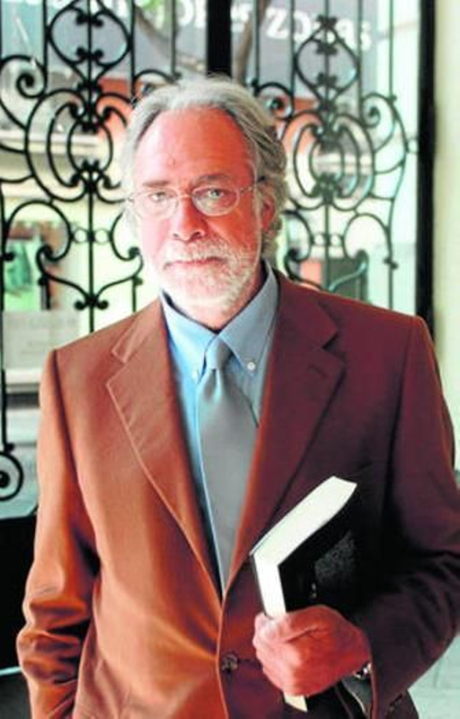 El escritor y antropólogo Camilo José Cela Conde.