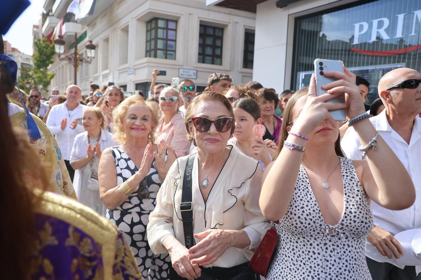 Imágenes de la salida del Virgen de la Amargura desde la Iglesia de la Concepción en la Magna Mariana de Huelva