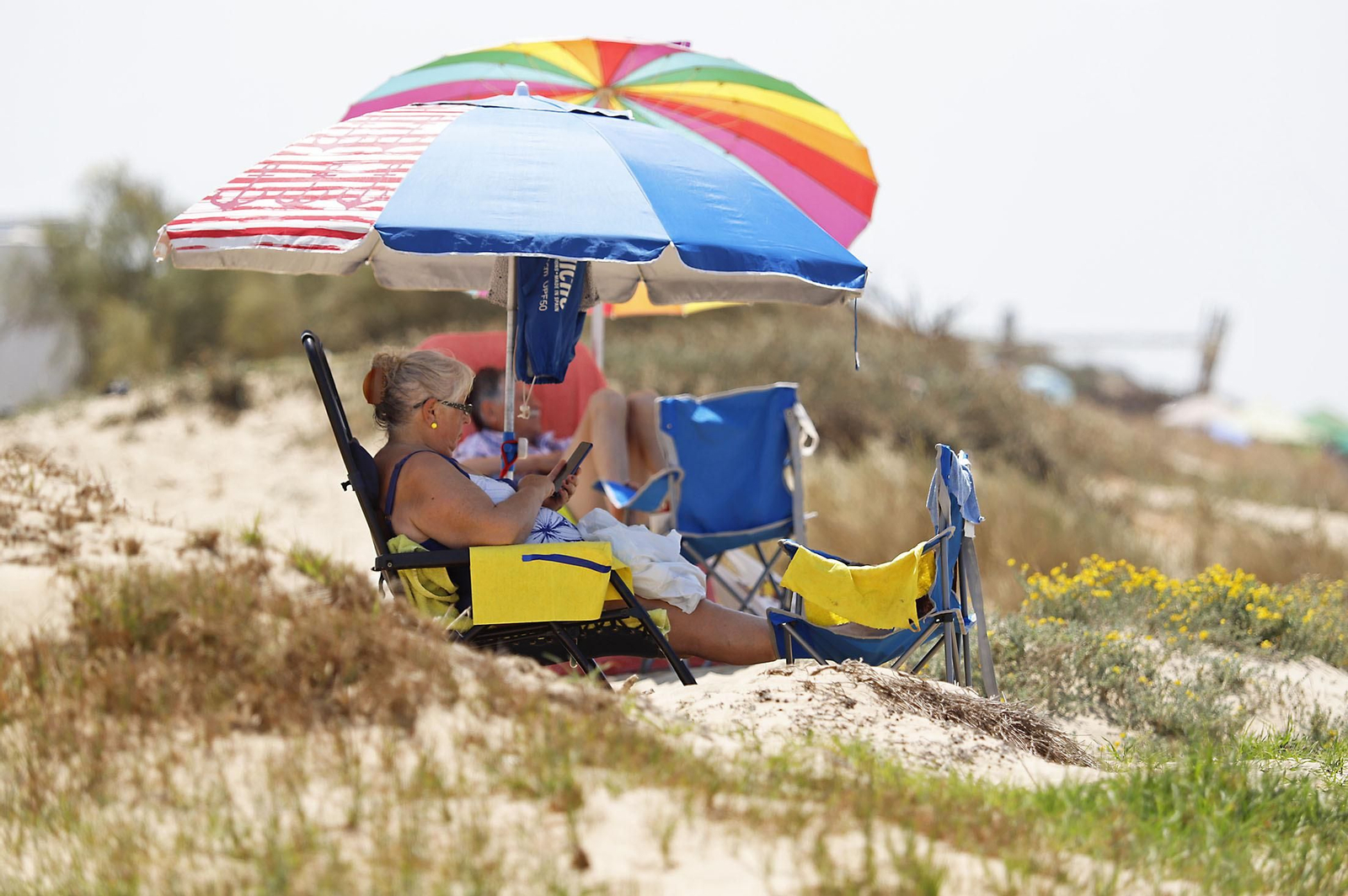 Las imágenes de la jornada de domingo en las playas de Huelva