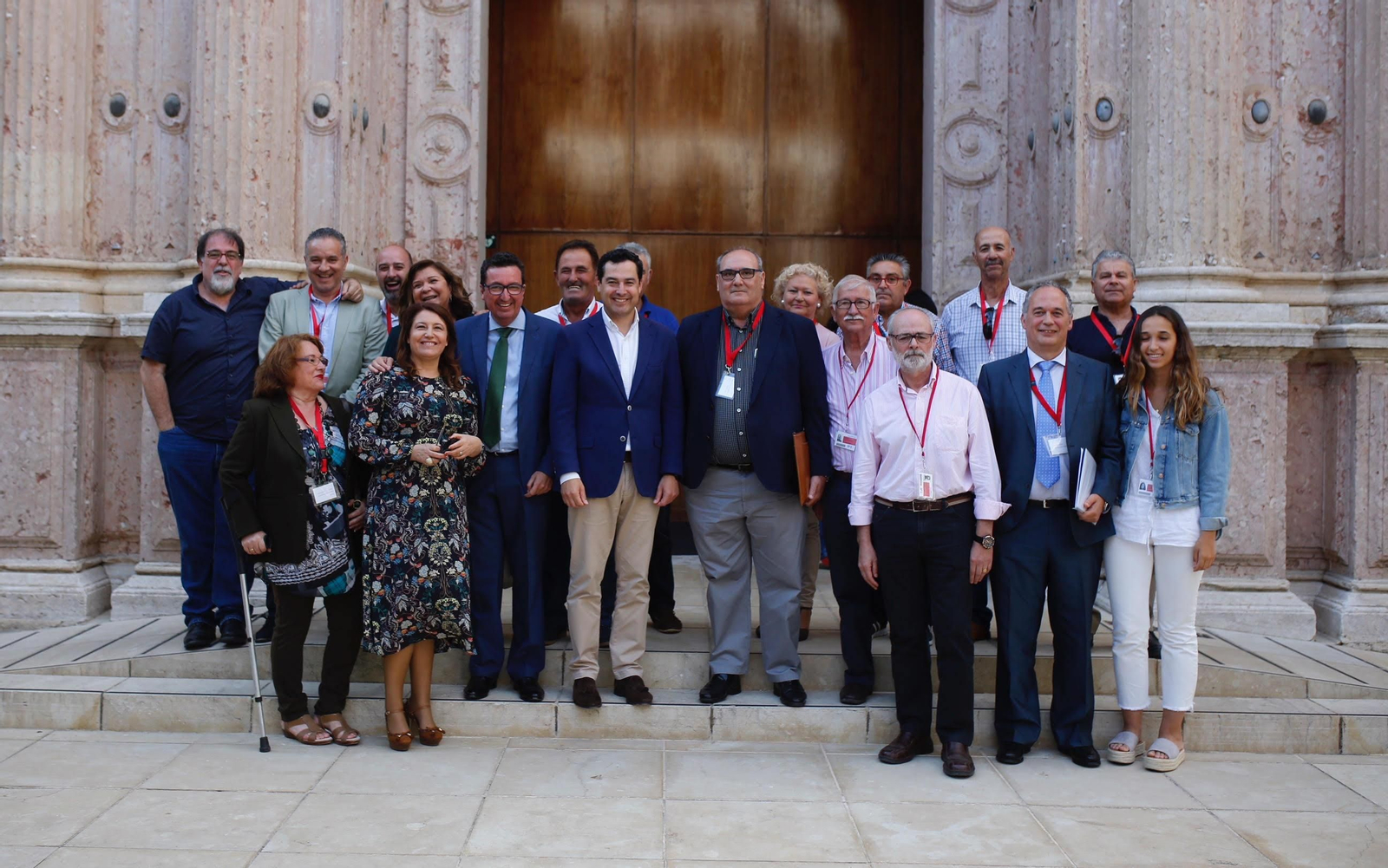 Parlamentarios andaluces con los representantes de los cooperativistas.
