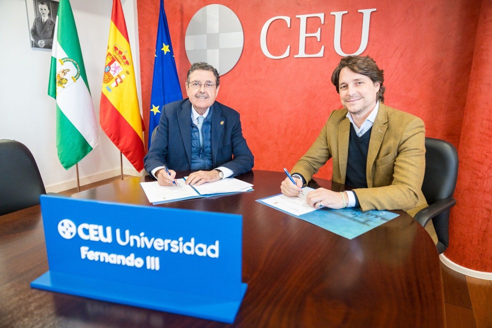 La Universidad CEU Fernando III y el Recreativo de Huelva se unen para impulsar las prácticas y la empleabilidad del alumnado.