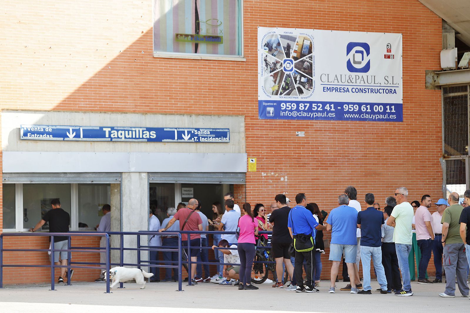 Largas colas en el Nuevo Colombino para las entradas del partido ante el Cacereño
