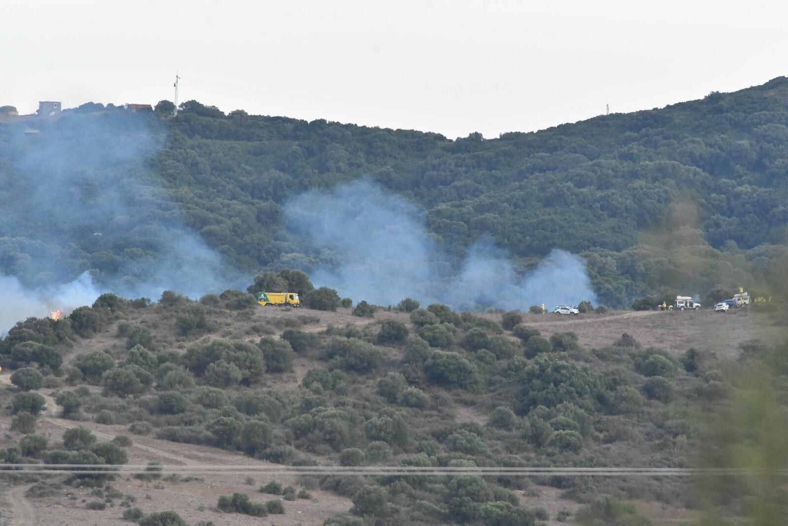Las fotos del incendio entre las Pantallas y la Marchenilla, en Algeciras