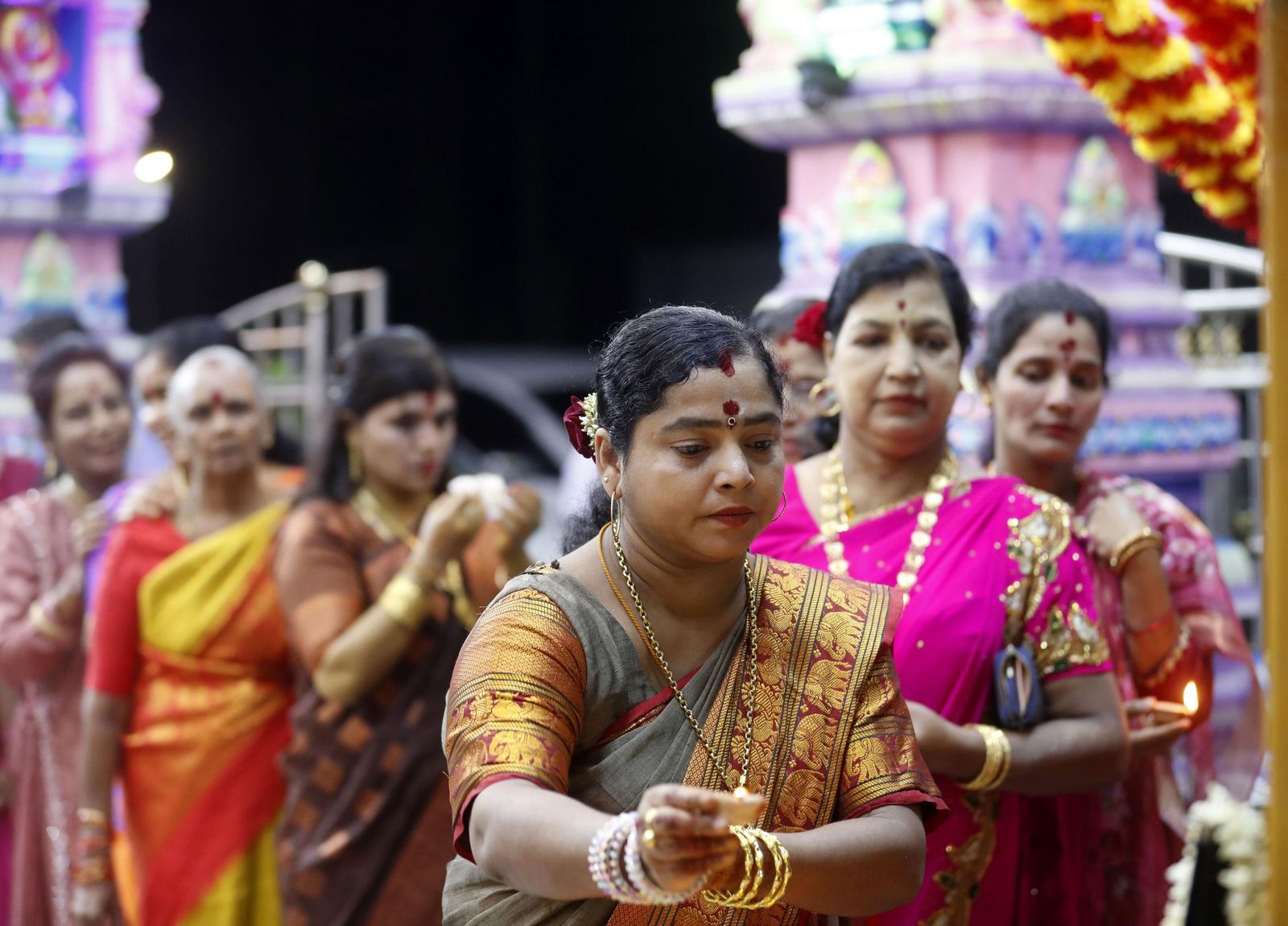 Las preciosas imágenes de la celebración del Diwali en India: un festival de luz y color