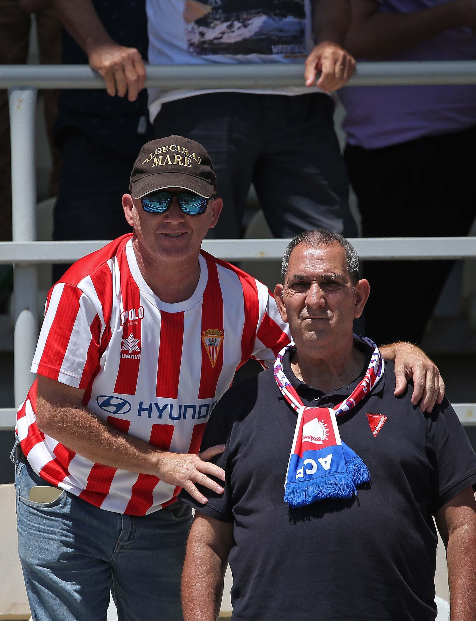 Fotos de la afición durante el Algeciras - Celta B en el estadio Nuevo Mirador