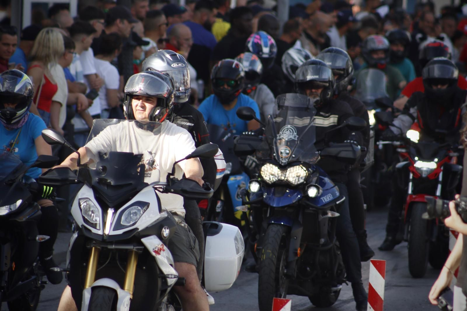 Las imágenes del sábado durante  la morotada en el Puerto de Santa María.