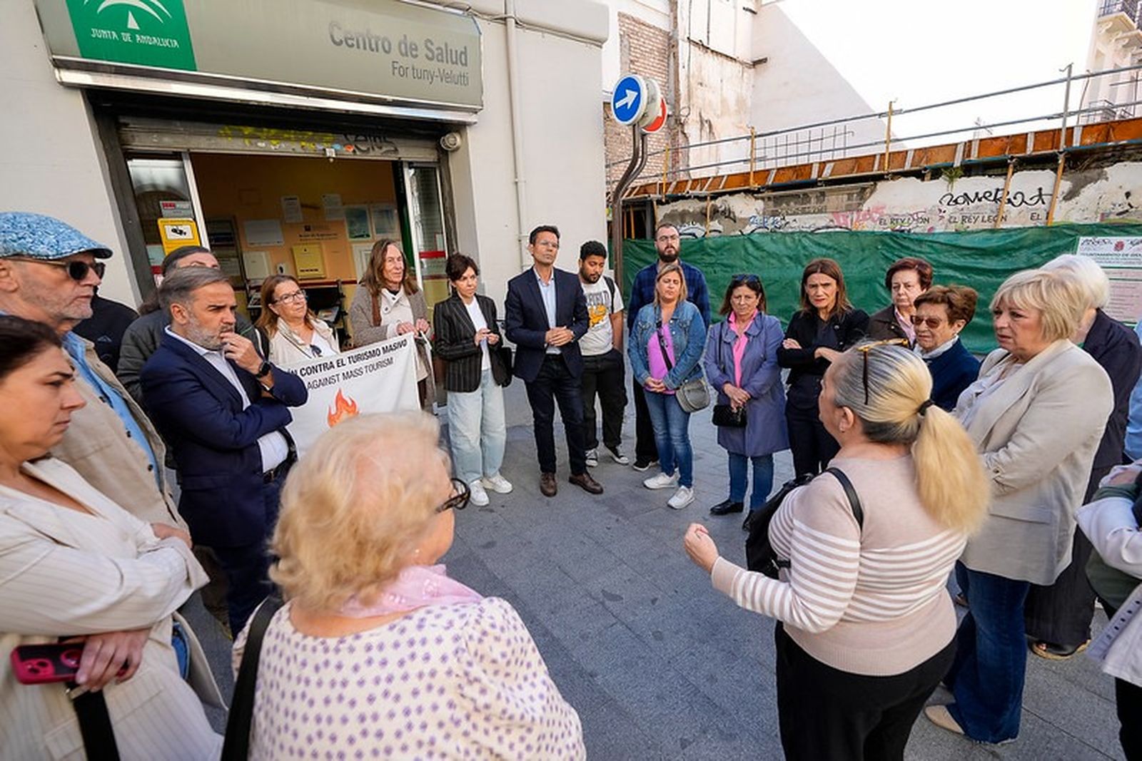 Visita reciente de concejales del PSOE al centro de salud.