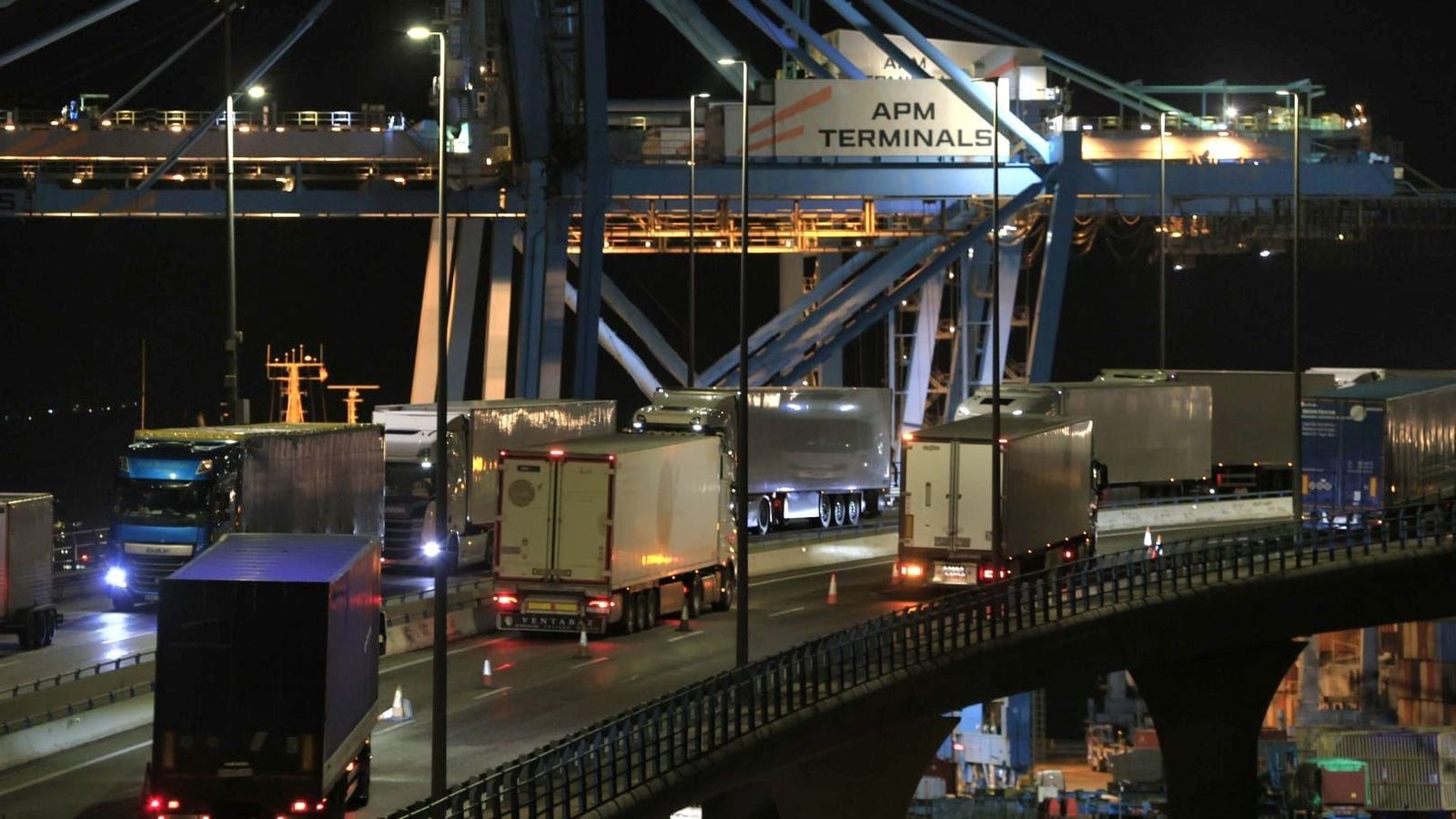 Hileras de camiones entrando y saliendo del Puerto de Algeciras durante el pasado fin de semana.