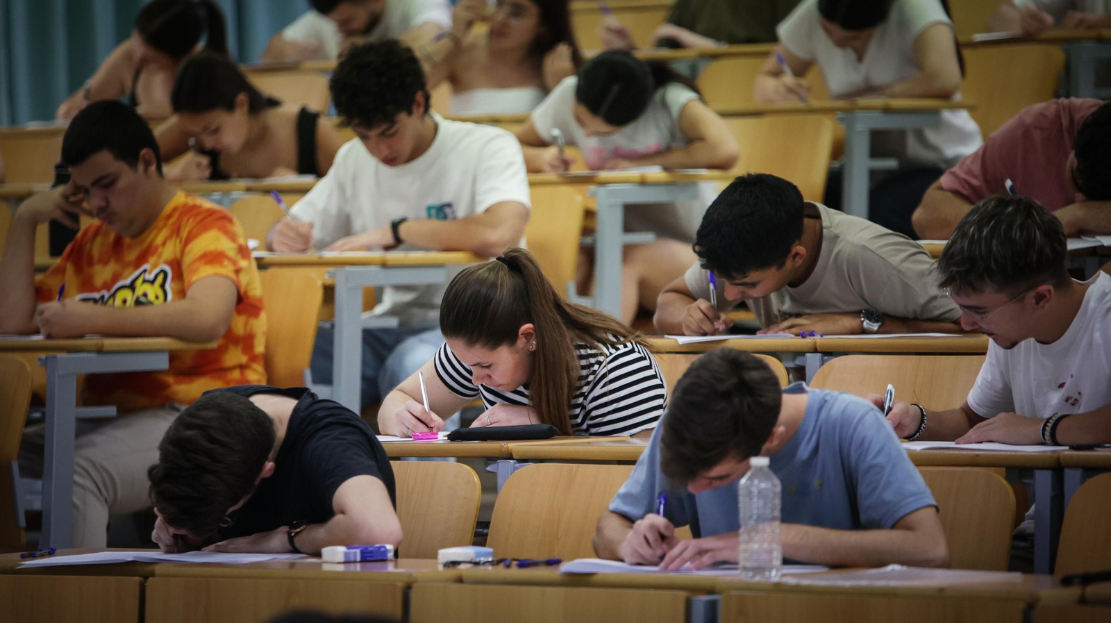 Imágenes de las pruebas de selectividad en el Campus de Jerez