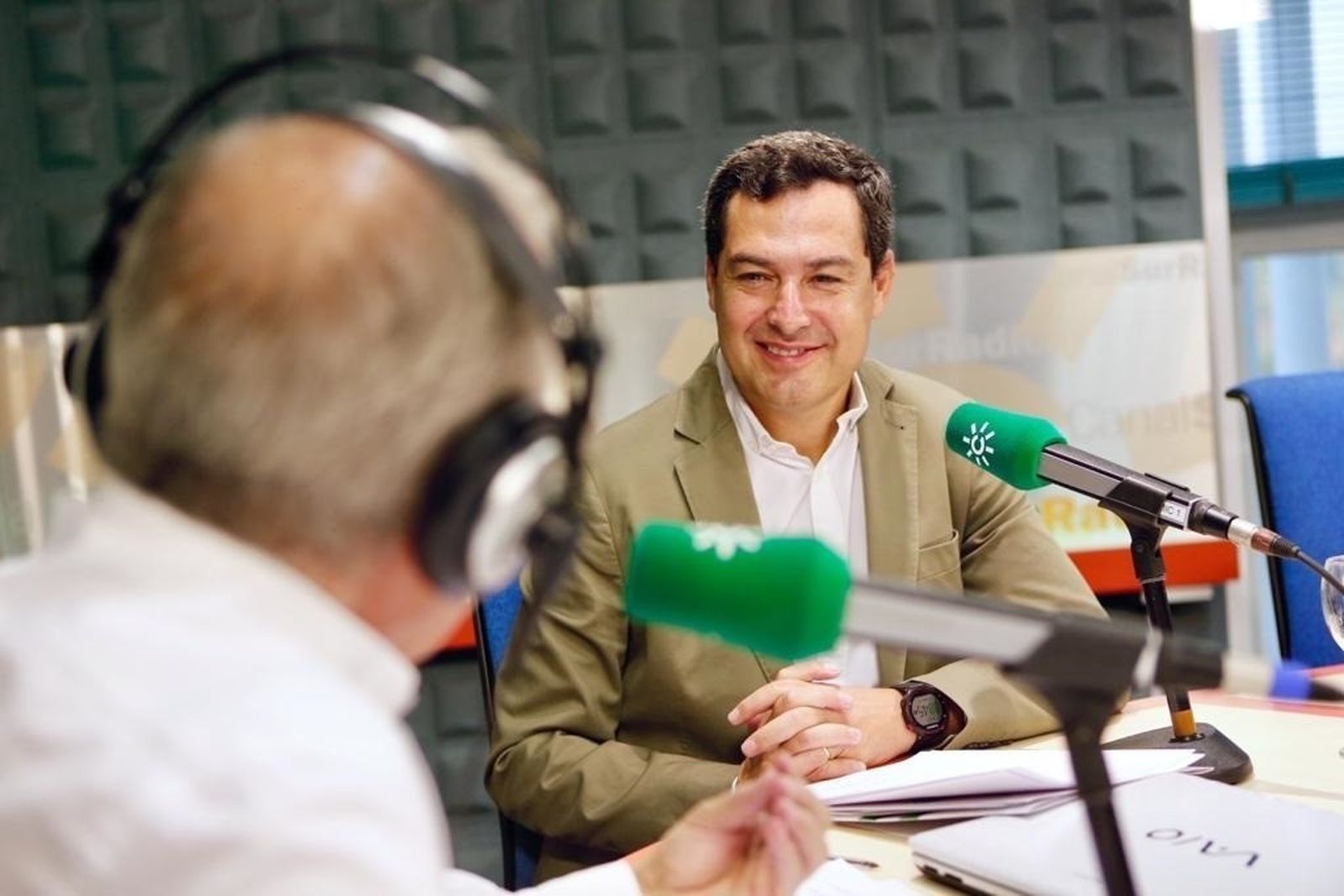 Juanma Moreno, presidente del PP-A, en una entrevista en Canal Sur Radio este lunes.