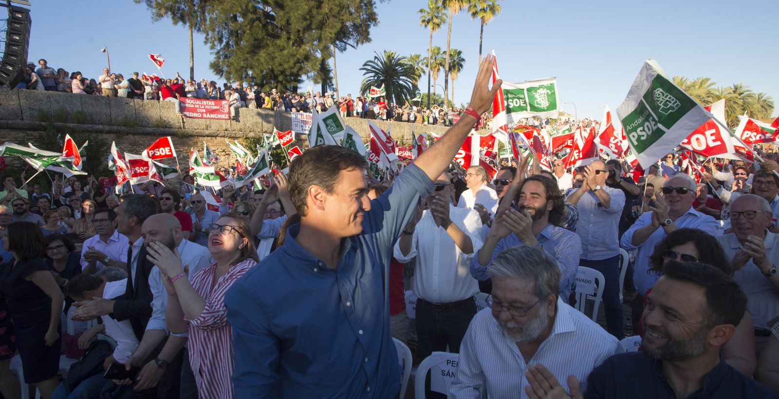 El acto de campaña de Pedro Sánchez en Sevilla, en imágenes