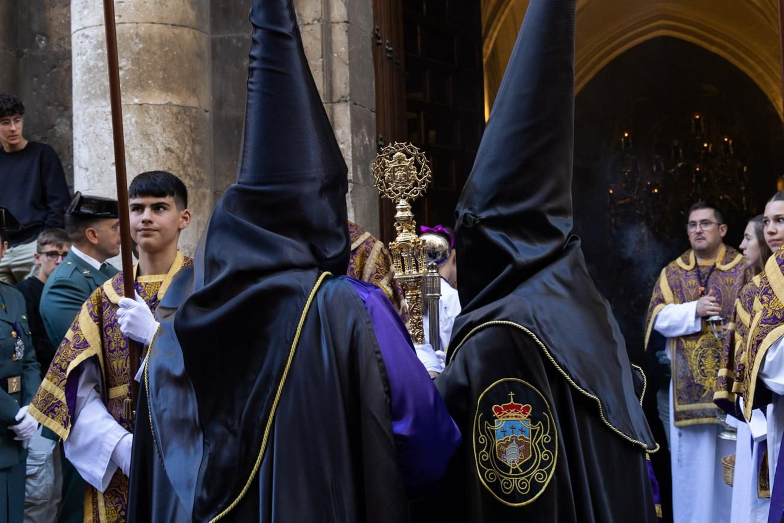 Las cofradías de la Vera Cruz, Expiración y Gran Poder lucen sus cortejos en la calle