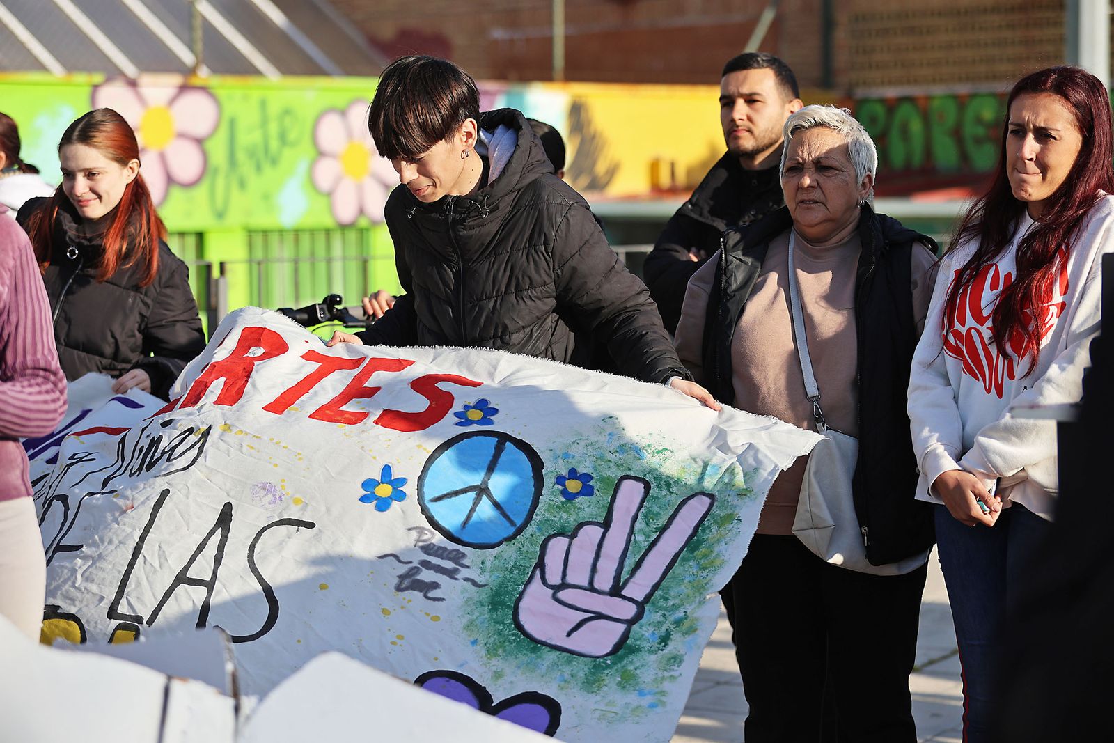 Imágenes del acto del Día a la No Violencia y la Paz del Colegio La Hispanidad