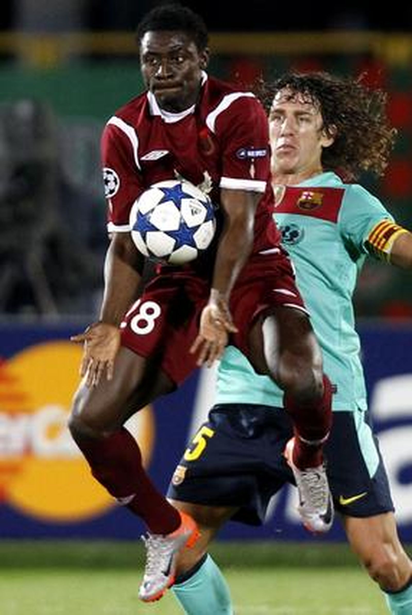 El Barcelona no puede pasar del empate en Rusia frente al Rubin. / Reuters