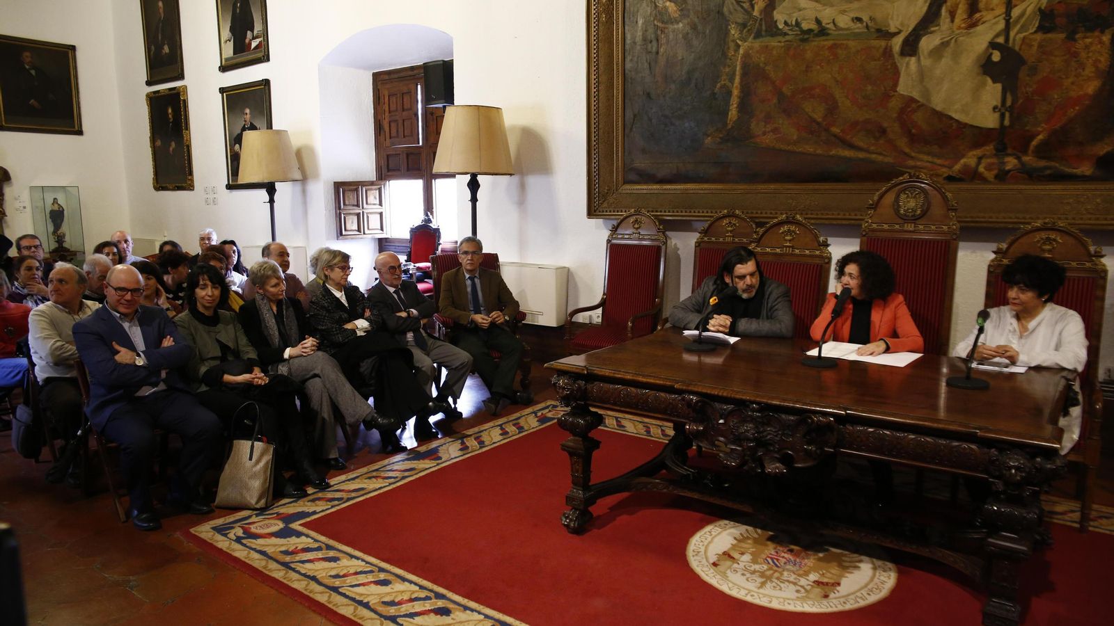 Presentación de la donación del legado a la UGR, ayer en la biblioteca del Hospital Real.