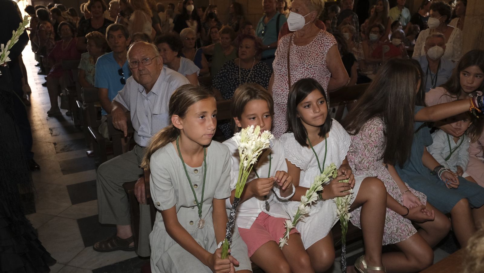 Imágenes de la ofrenda floral a la Virgen del Mar. Feria de Almería 2022