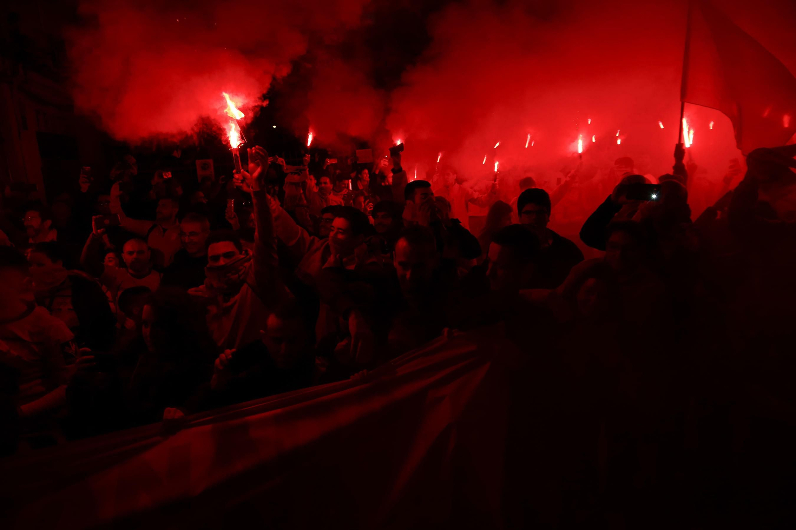 Apoteósico recibimiento a la plantilla del Granada