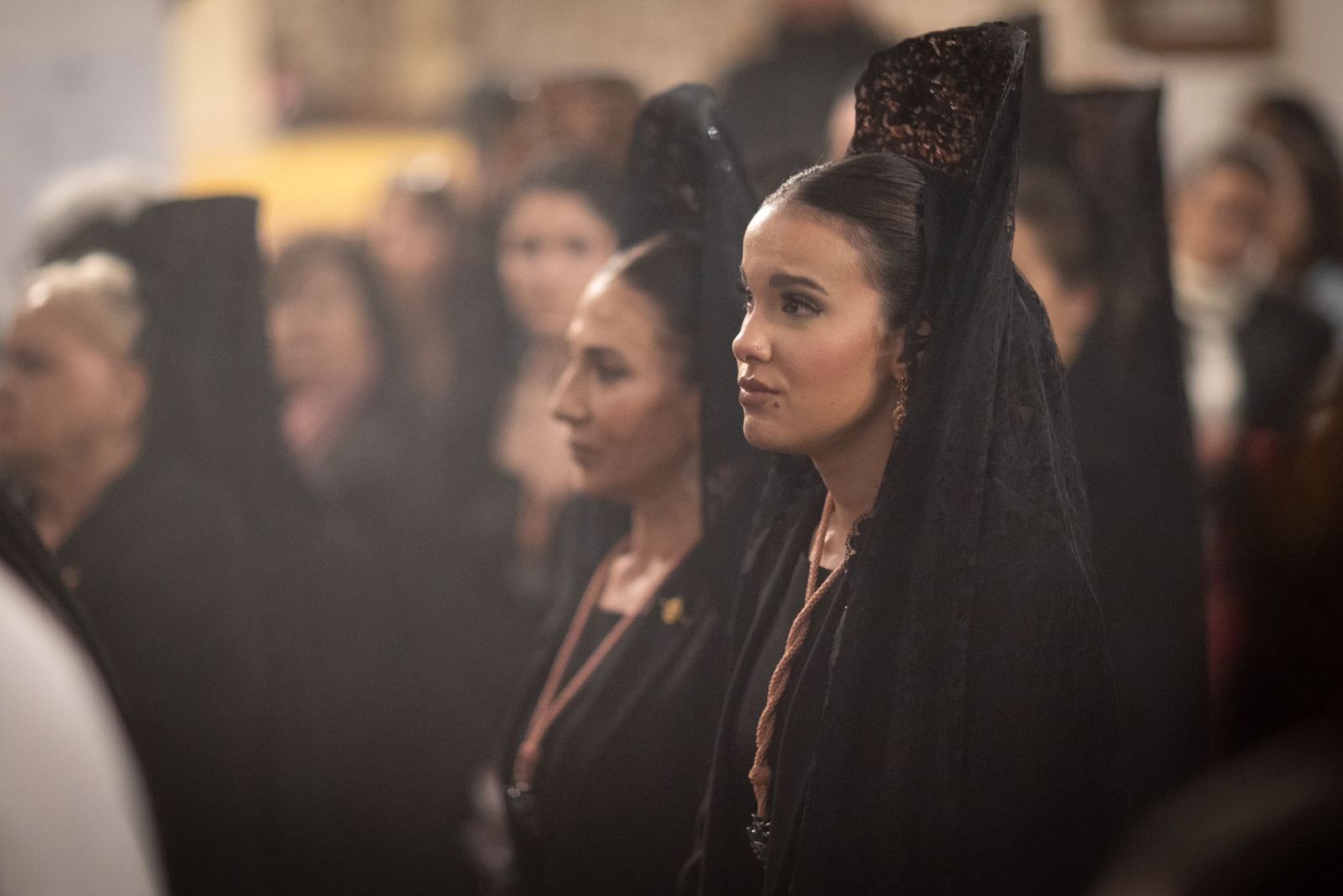 Fotos: La lluvia agudiza el dolor de los granadinos al impedir la salida de Dolores