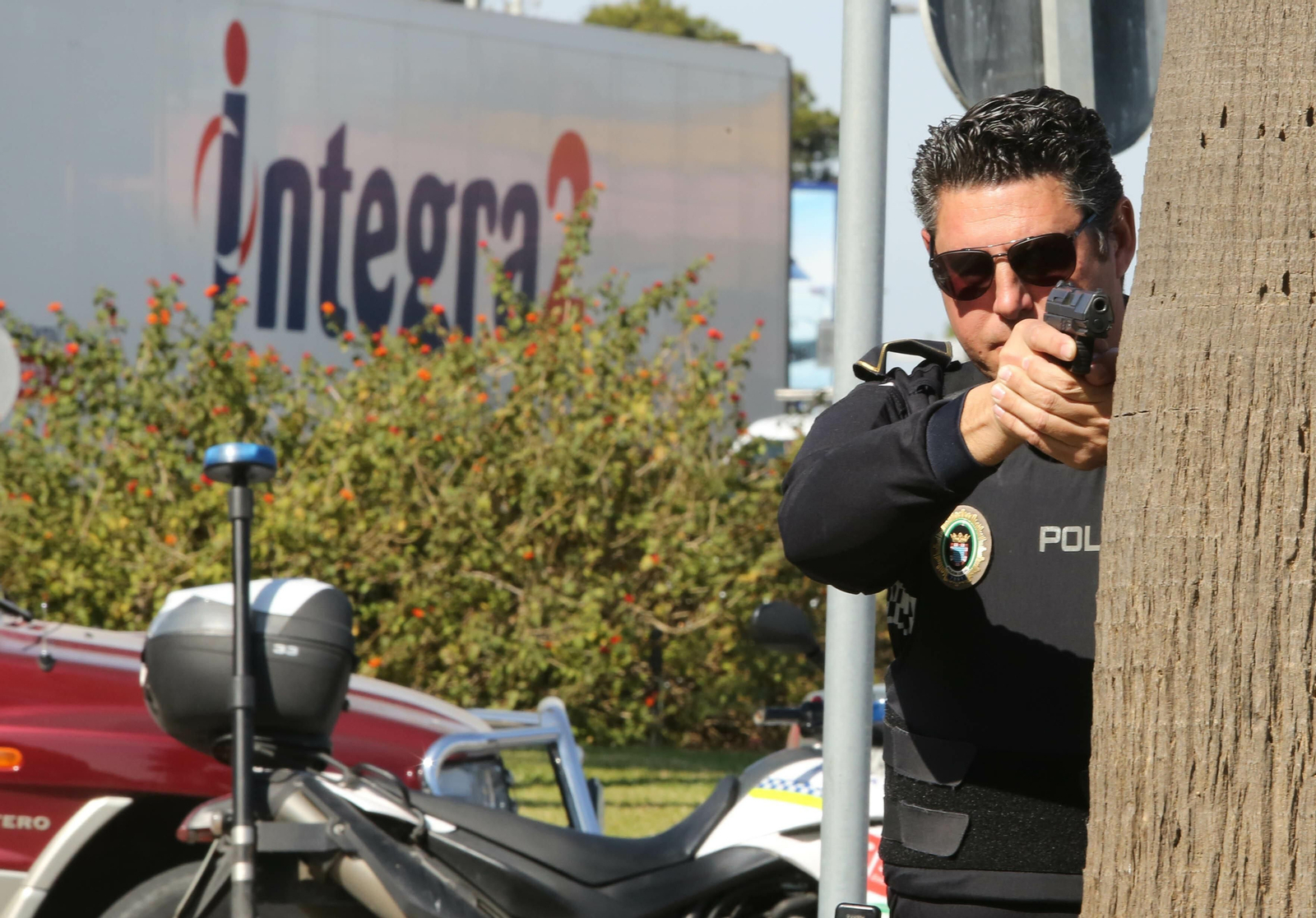 Imágenes del intento de atraco y detención de dos delincuentes en la oficina  de La Caixa de la Avenida Puertas del Sur de Jerez