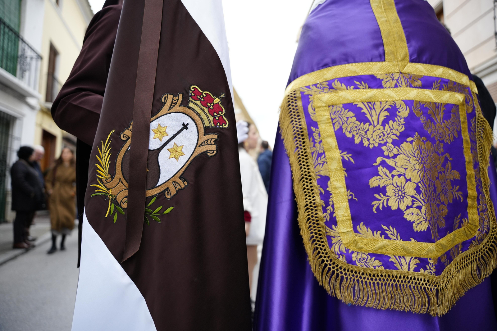 Martes Santo en Lucena: Las procesiones del Carmen, Servitas y Amor y Paz, en imágenes