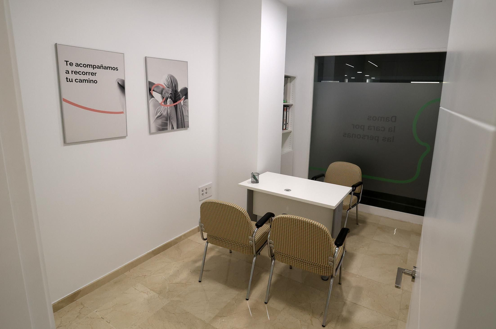 Imágenes de la inauguración de la nueva sede de la "Asociación Española Contra el Cáncer" en Huelva