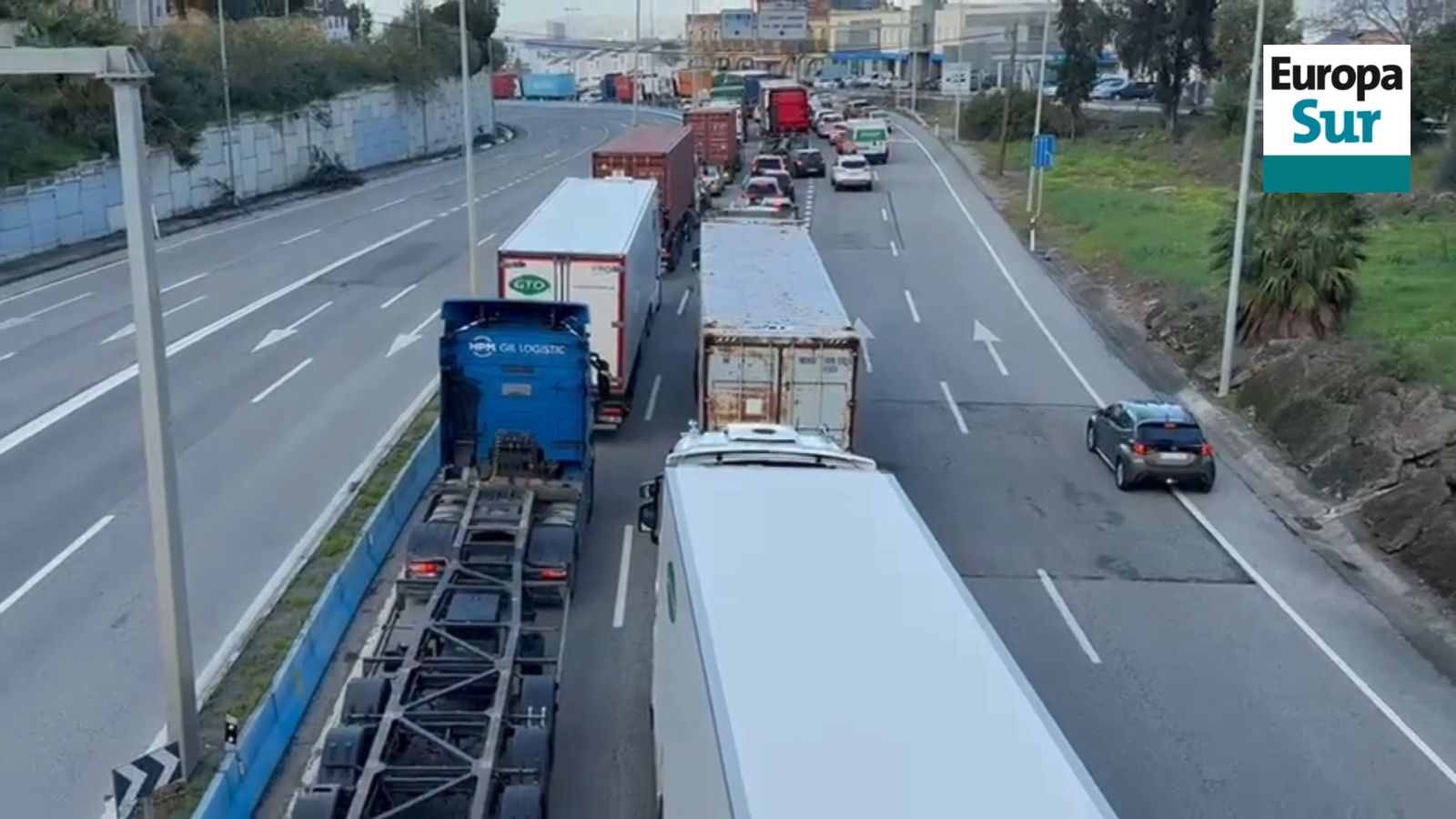Conductor marcha atrás en la N-357
