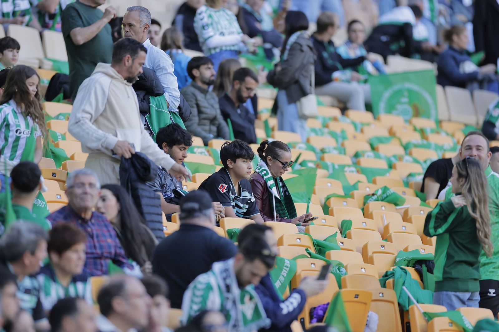 Búscate en las fotos del Betis - Sevilla