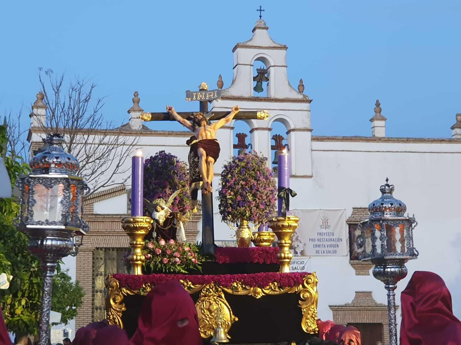 Martes Santo en Castro del Río: La procesión del Cristo de la Salud, en imágenes