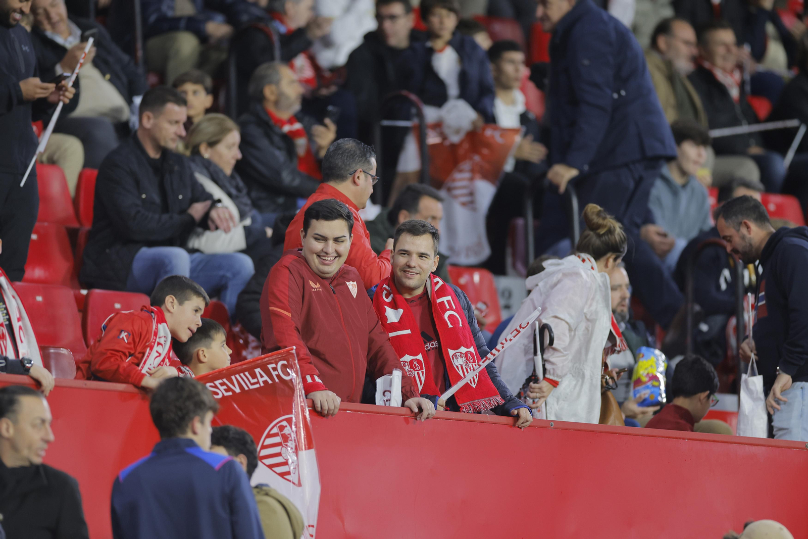 Búscate en las fotos del Sevilla Fc- PSV