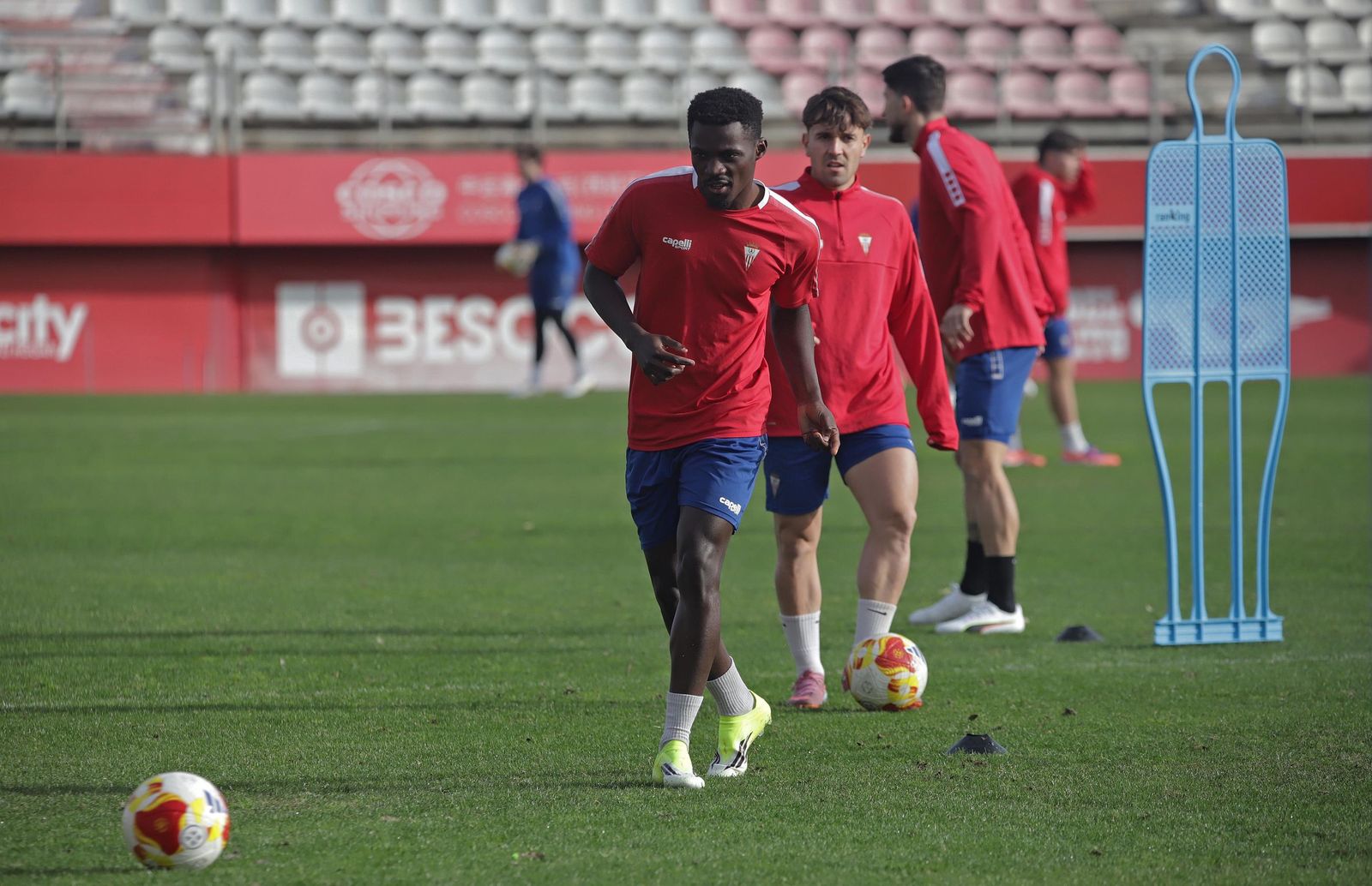 Fotos del Algeciras en su preparación para la visita al Real Murcia