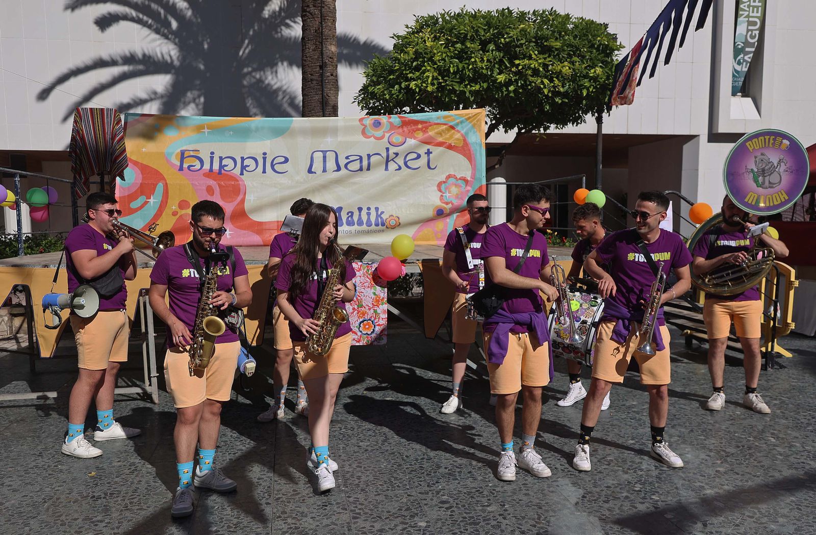 El mercadillo hippie de la Fiesta de la Primavera de La Línea, en imágenes