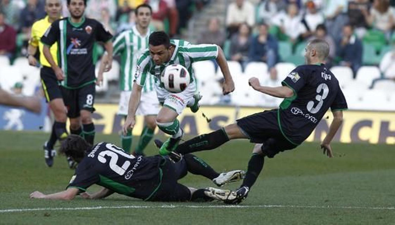 El Betis pierde en casa, con el Elche (1-4), su cuarto partido seguido. / Antonio Pizarro