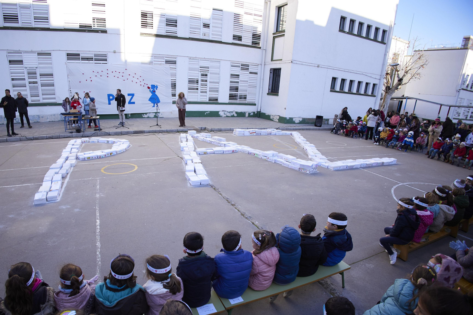 Un acto por la paz celebrado en el Colegio Calvo Sotelo, de Sevilla.