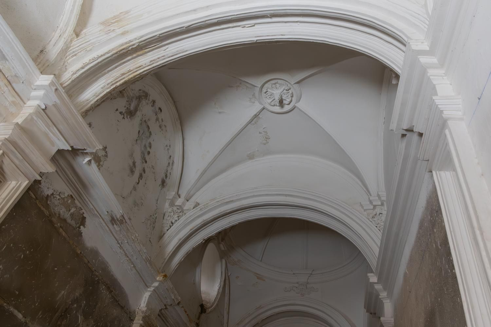 El interior de la iglesia de Santo Domingo de Jaén, al detalle.