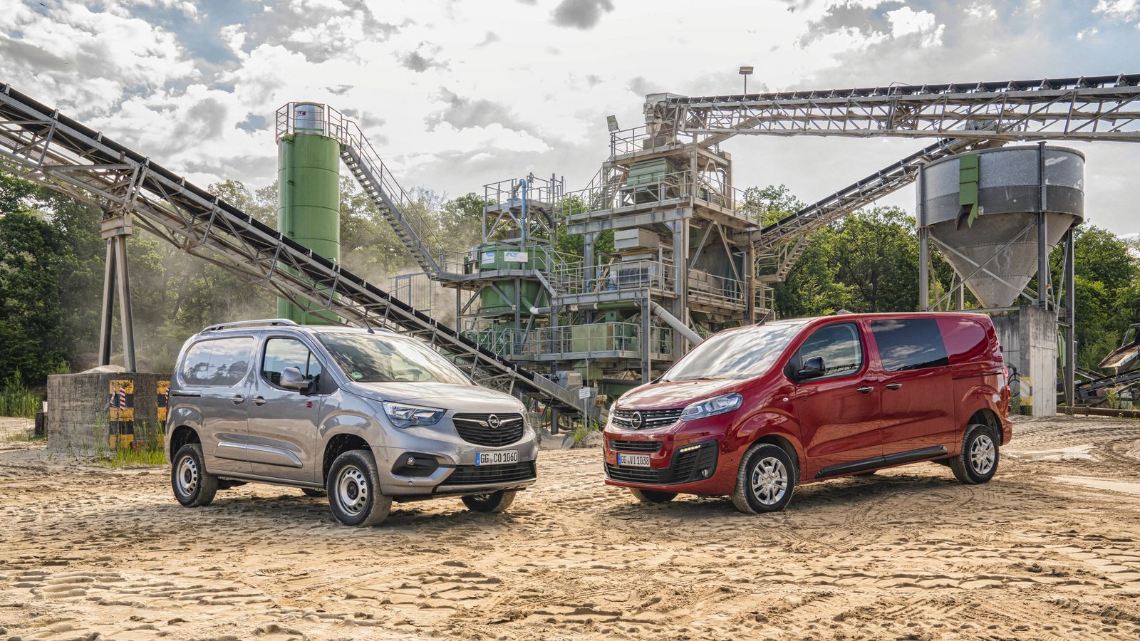 Junto con el Opel Combo de tracción total, la nueva Opel Vivaro conforma la oferta más polivalente de la gama comercial.